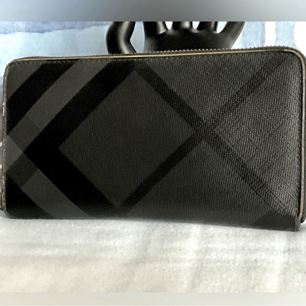 BURBERRY Smoke Check / Nova Check Plaid Leather Zip Around Wallet